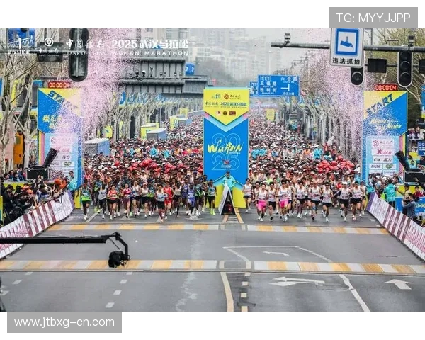武汉城市马拉松街舞队展现超强耐力与激情表演的精彩点评